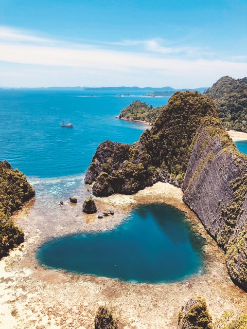 beautiful heart shaped sea pool.jpg