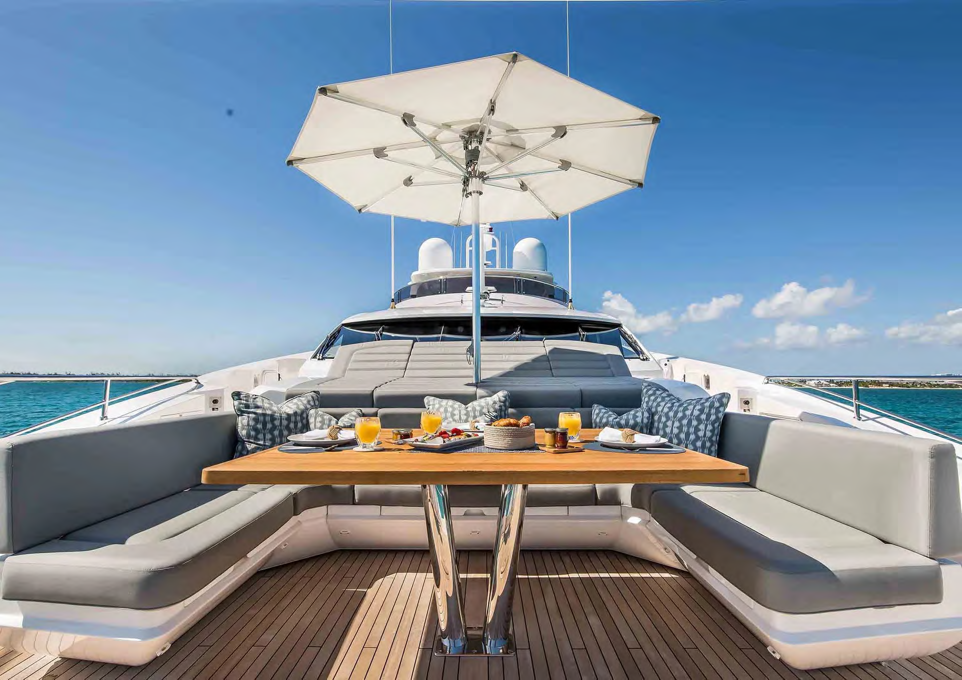 bow alfresco dining and seating.png