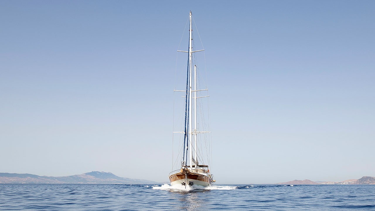 bow view underway.jpg