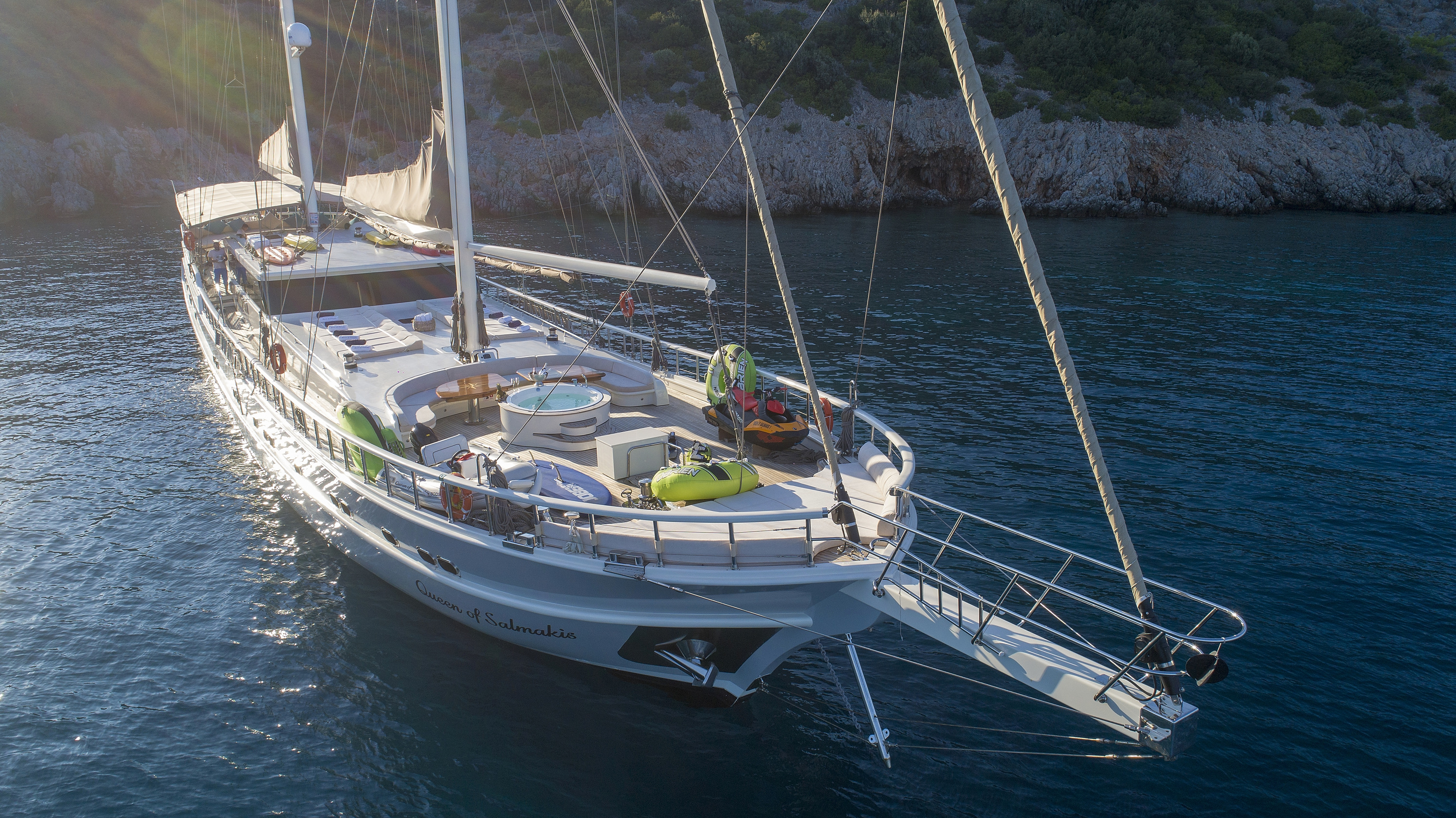 bow view with water toys.jpg