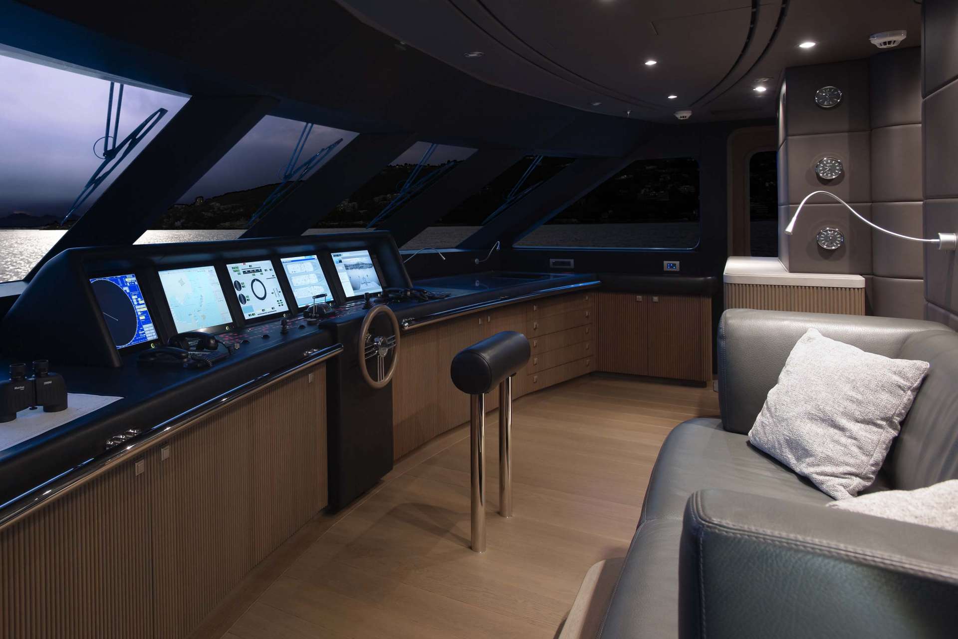 bridge deck - Photo Feadship.jpg