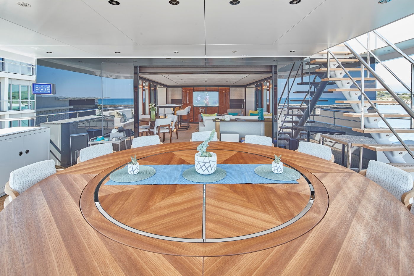 bridge deck aft dining Area.jpg