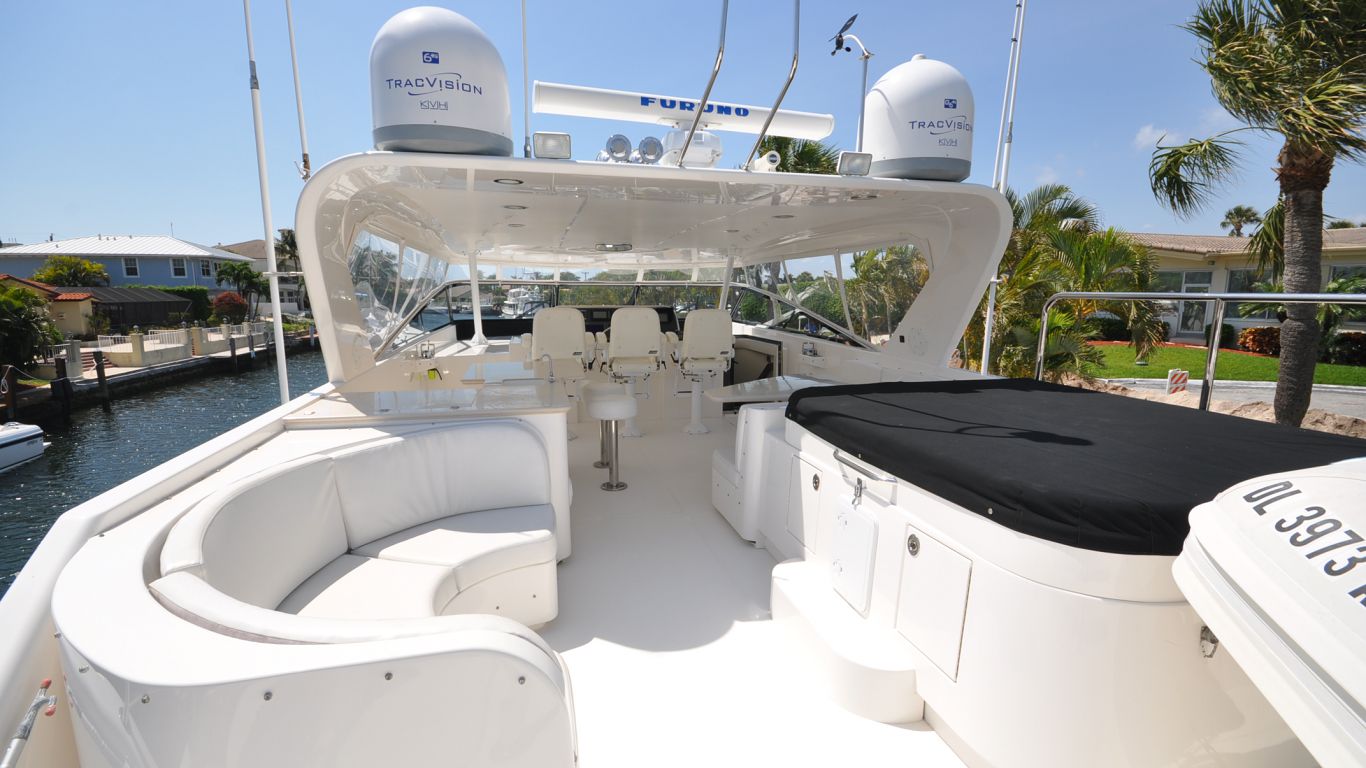 bridge deck with Jacuzzi.jpg