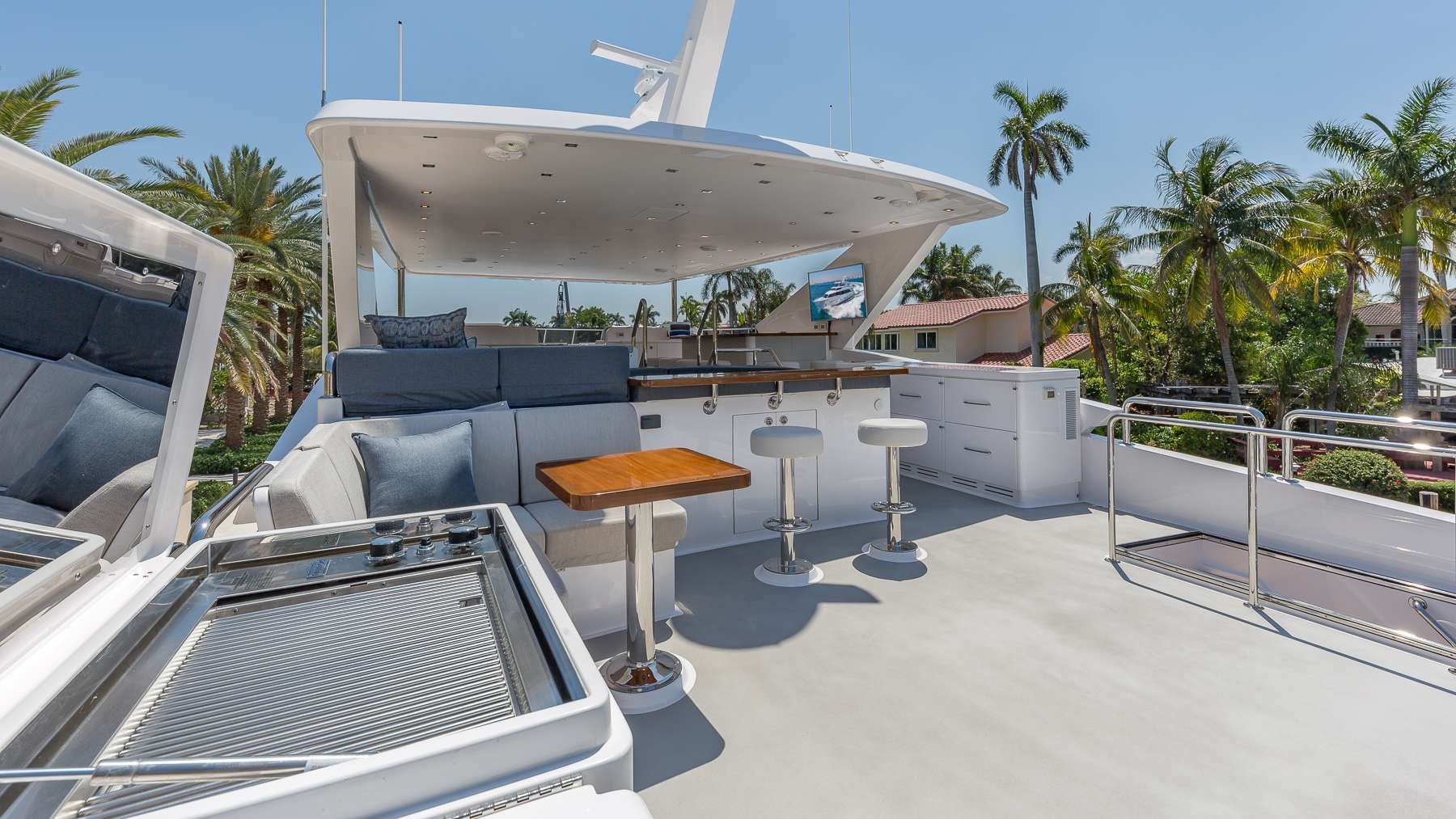 bridge deck with barbecue.jpg