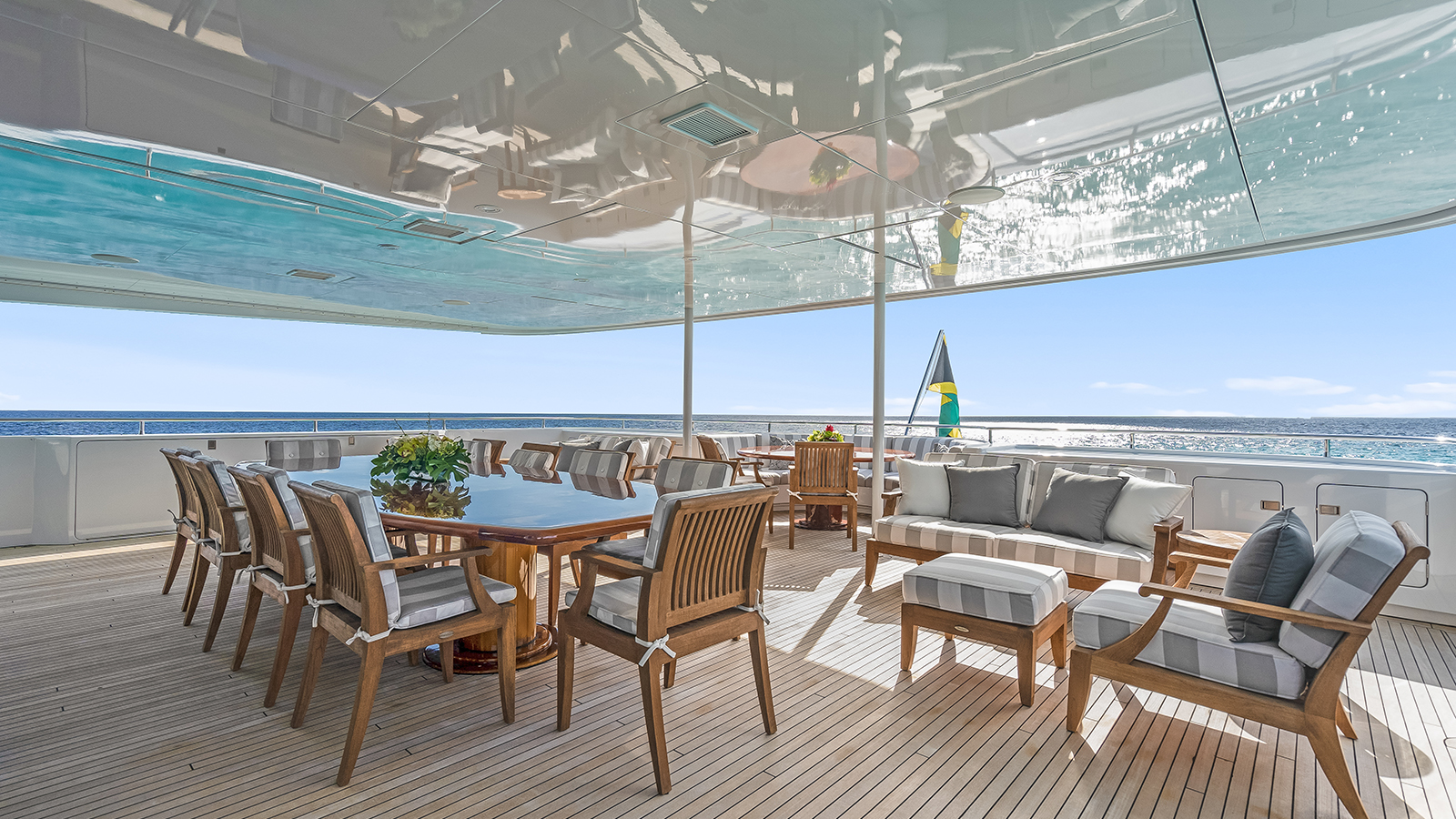 bridgedeck - aft deck alfresco dining area.jpg