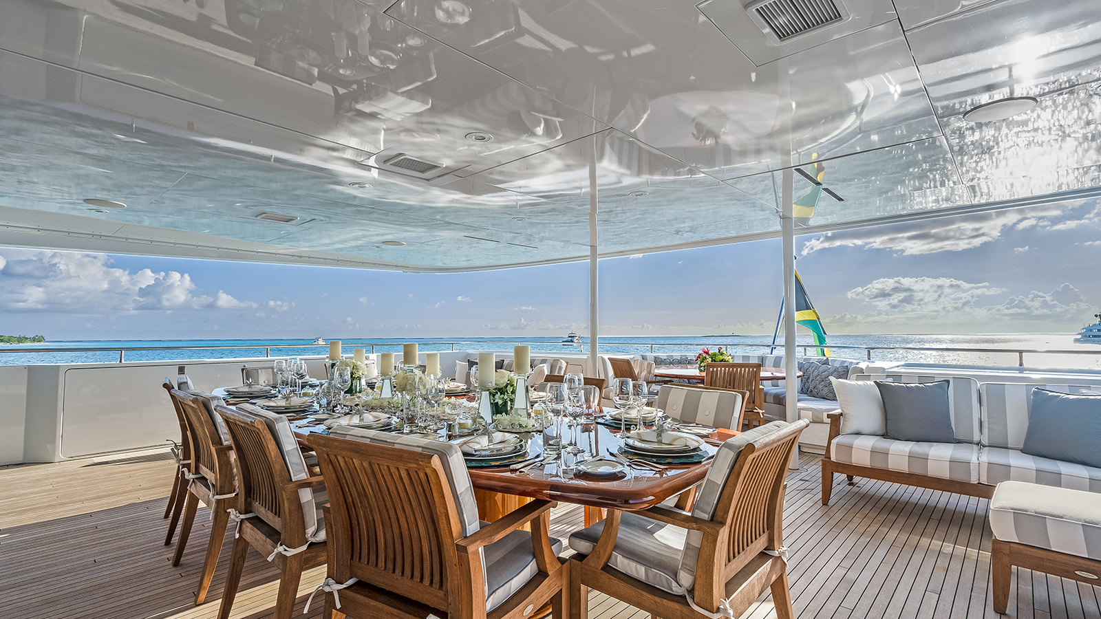 bridgedeck - alfresco dining set up .jpg