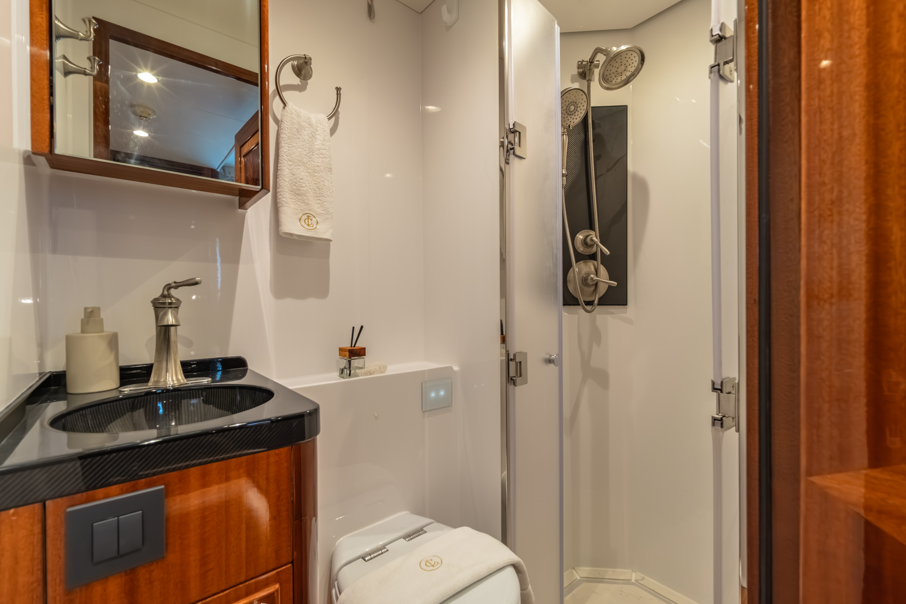 bunk cabin ensuite bathroom .jpg