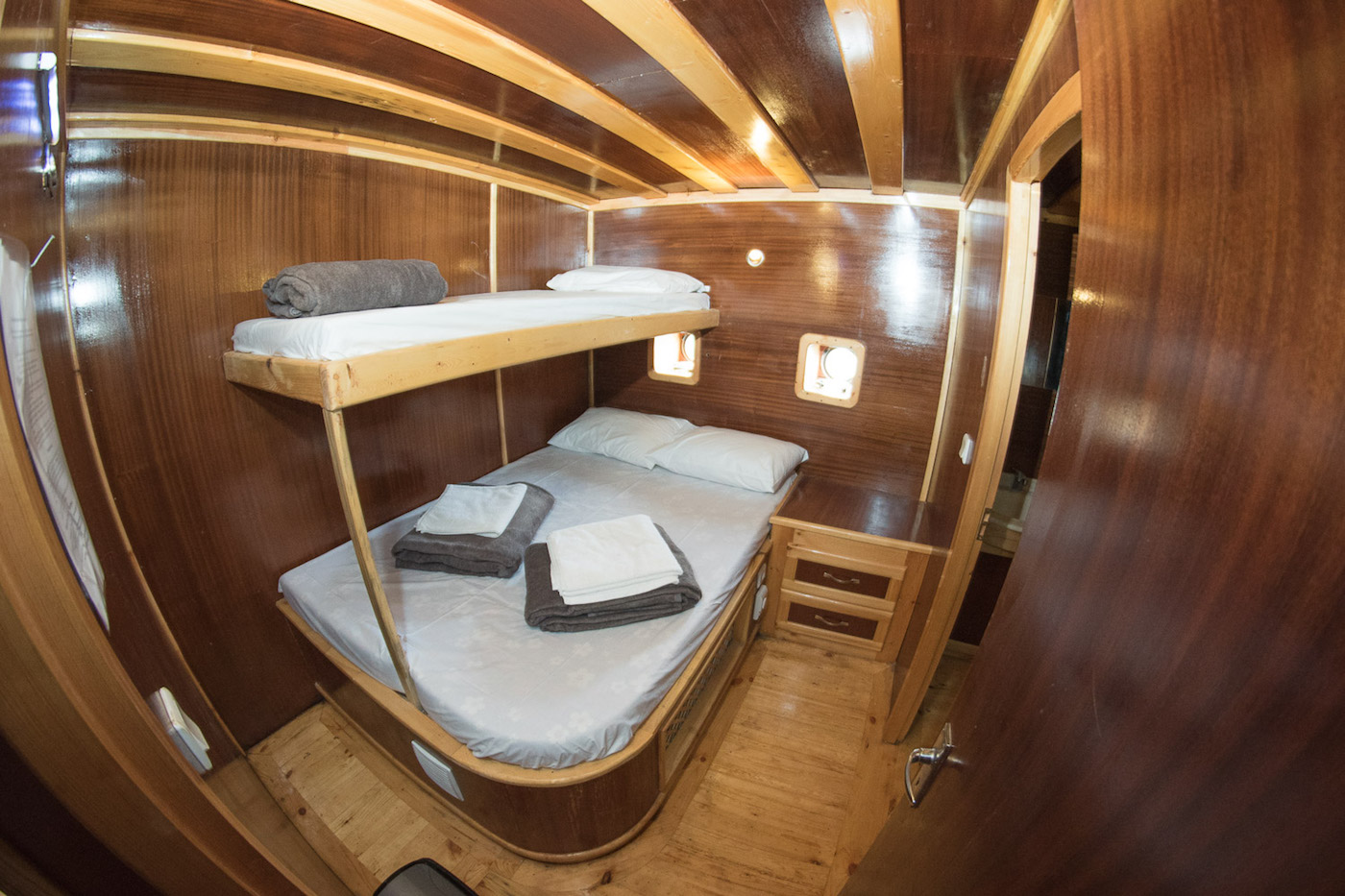 bunk guest cabin .jpg