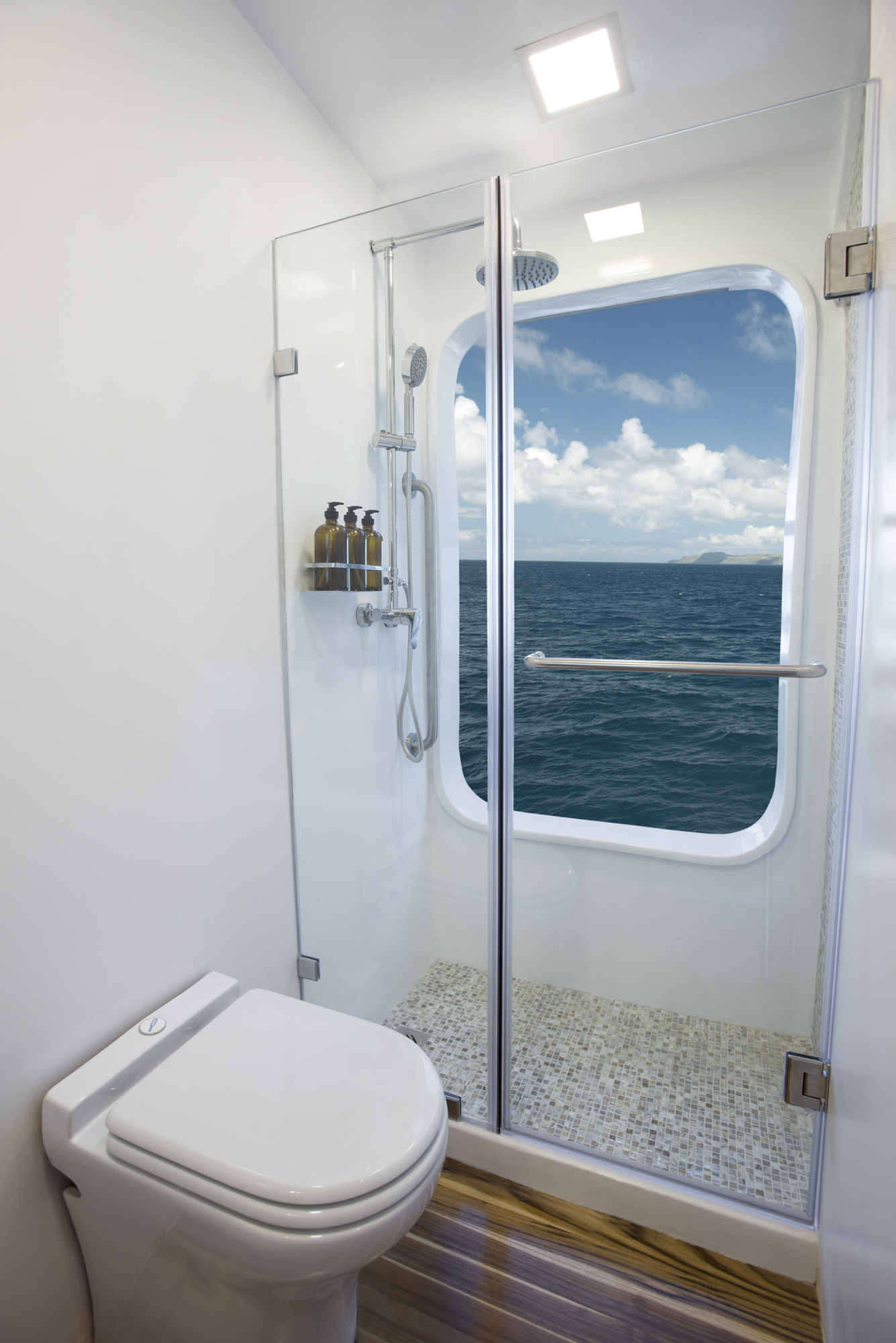 cabin - bathroom .jpg