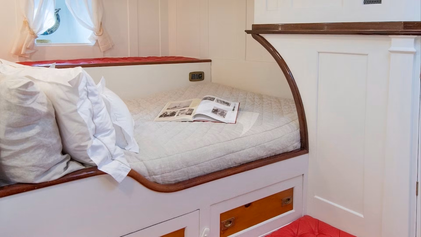 cabin 01.jpg