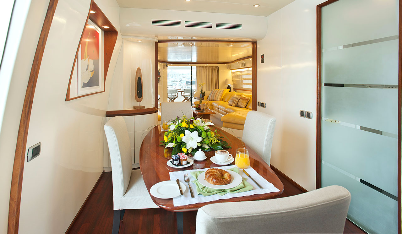 cento-luxury-yacht-14.jpg