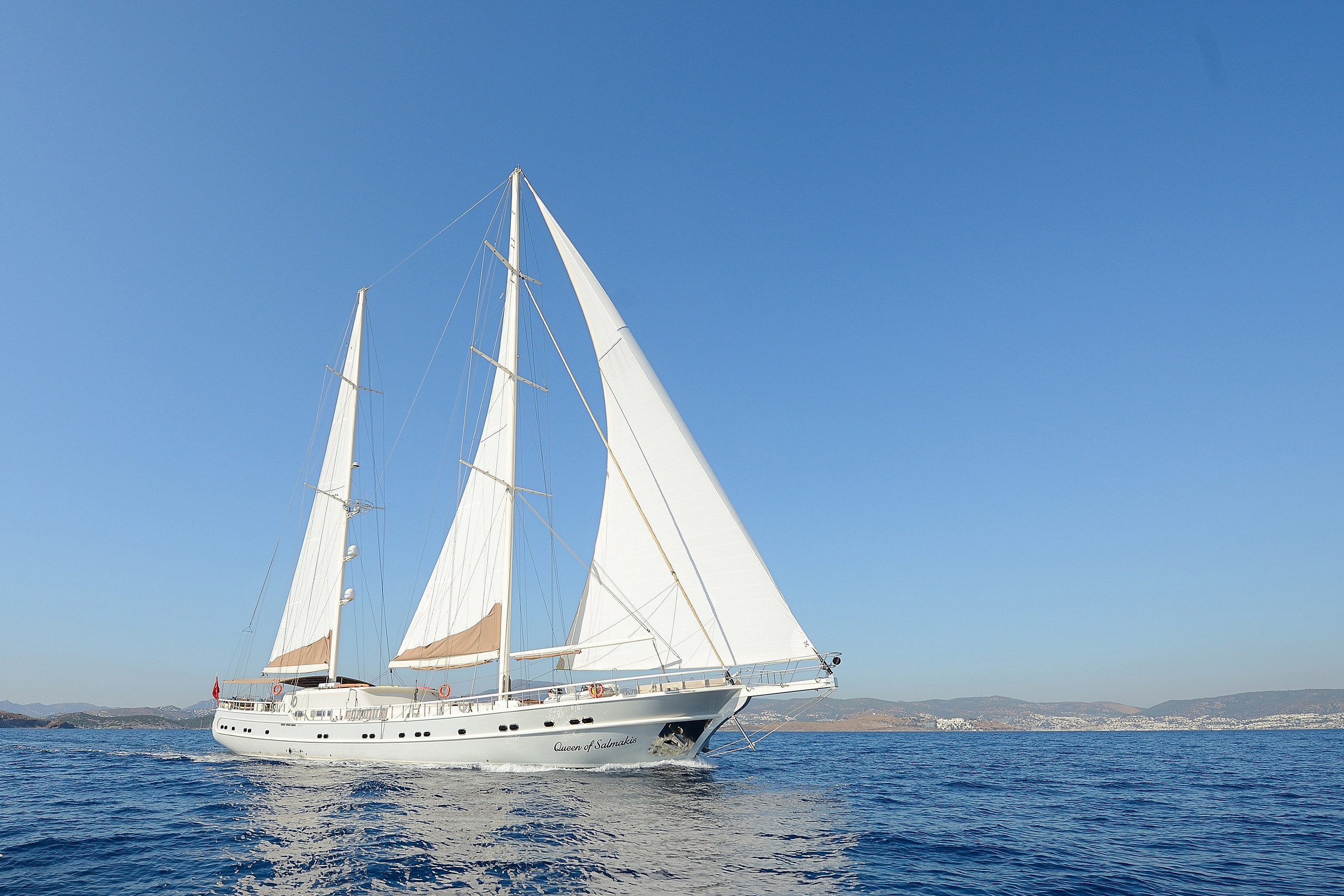 charter yacht Queen Of Salmakis.jpg
