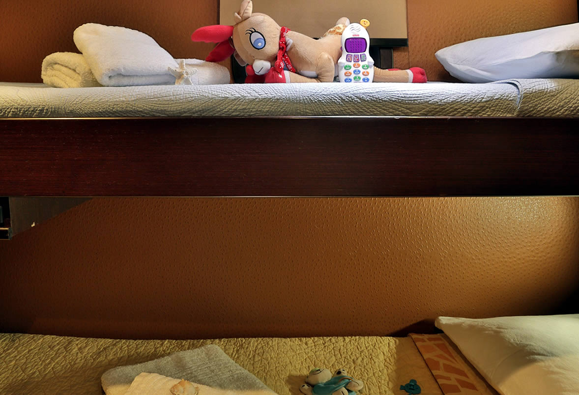 charter-catamaran-anassa-bunk-beds.jpg