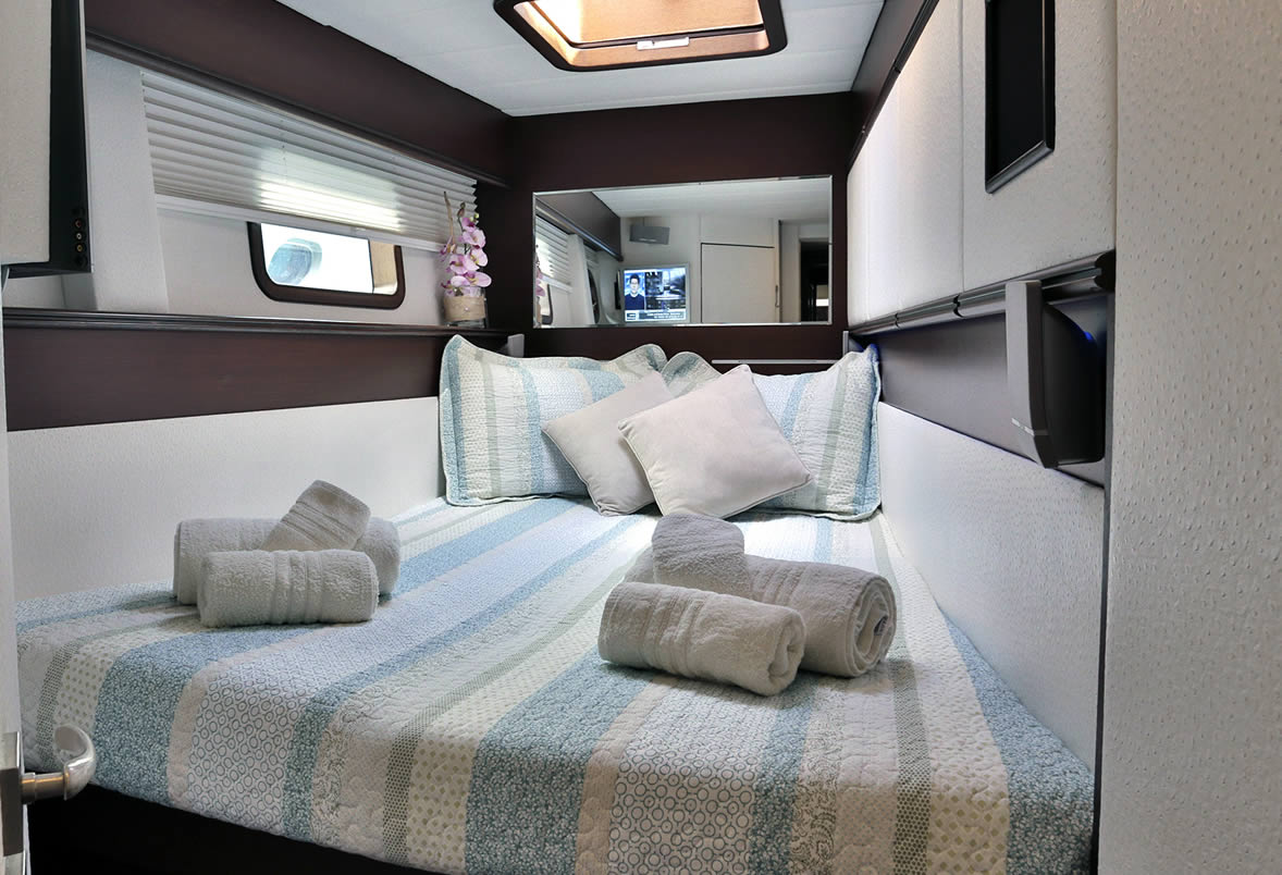 charter-catamaran-anassa-double-cabin-2.jpg