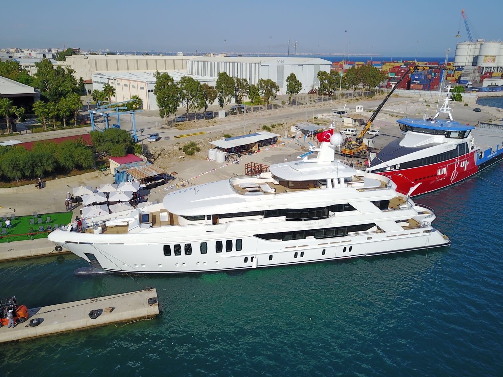 cmb-superyacht-project-liquid-sky-launched.jpg