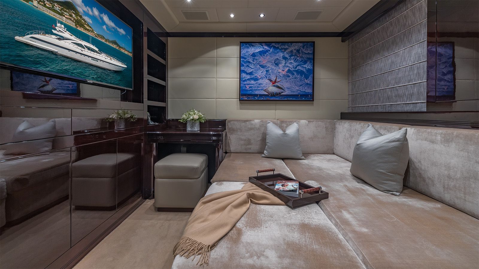 convertible play room or cinema room to a double cabin.jpg