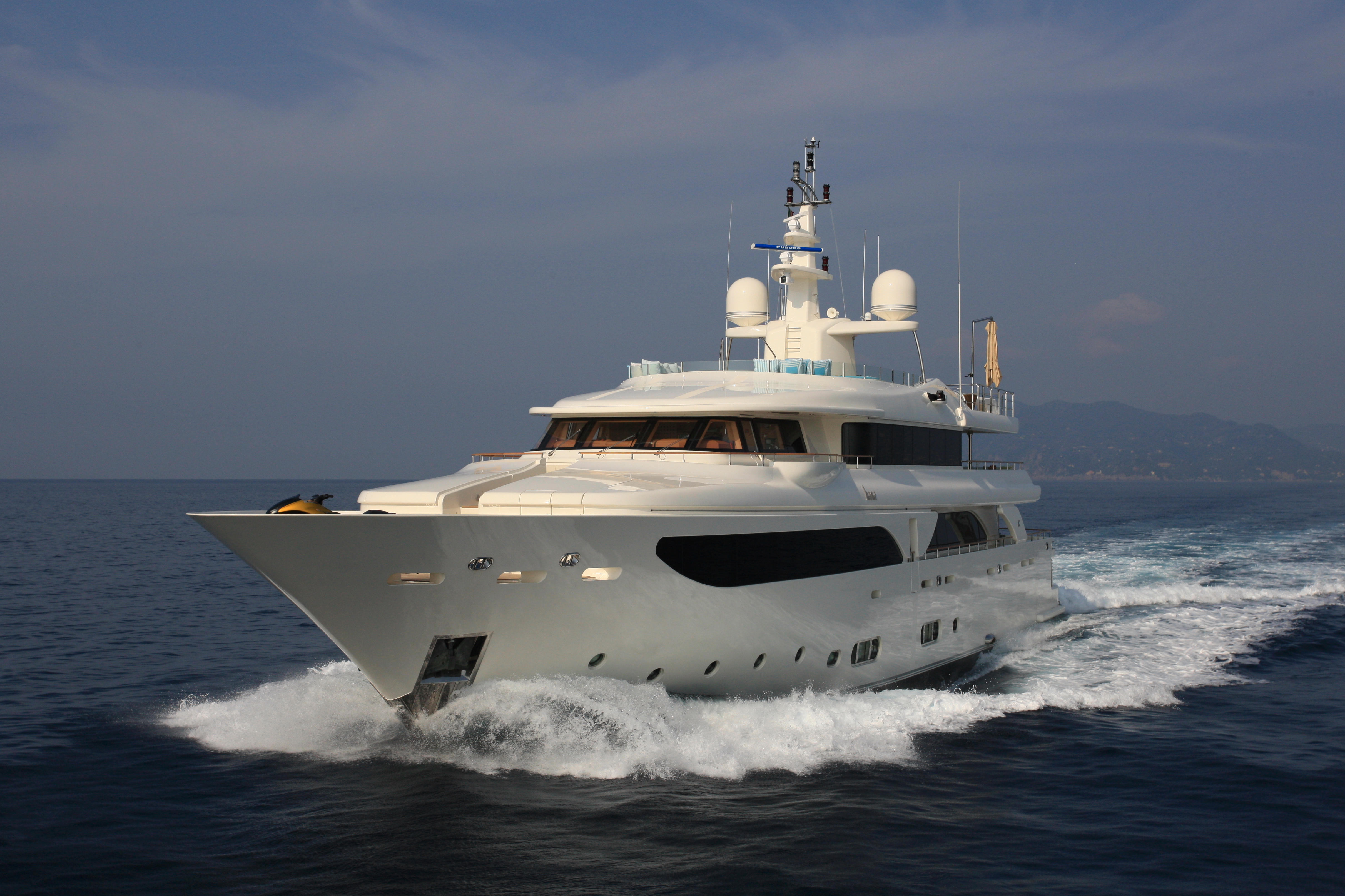 cruising profile of CRN yacht HANA.jpg