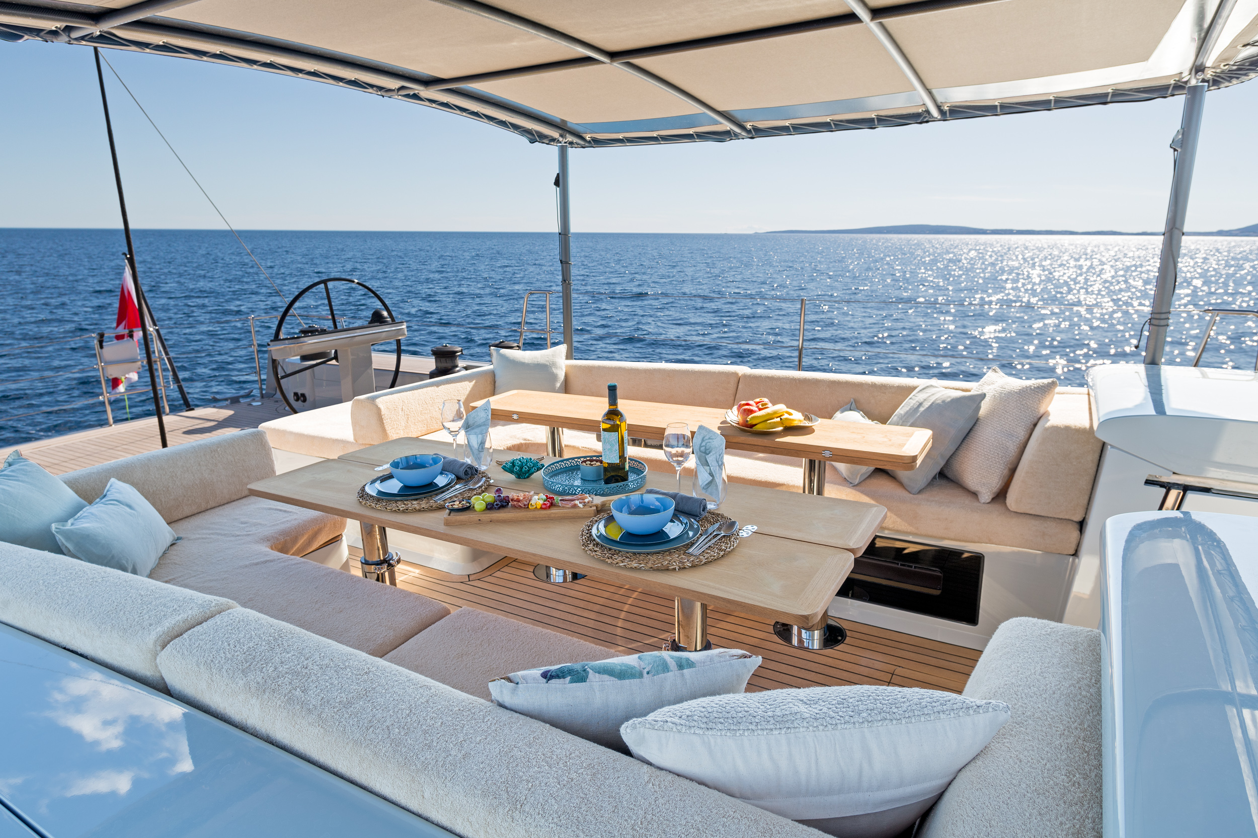 deck dining and seating.jpg