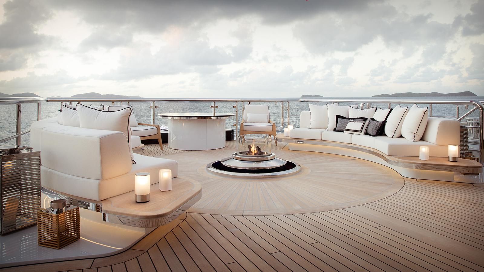 deck lounging area.jpg