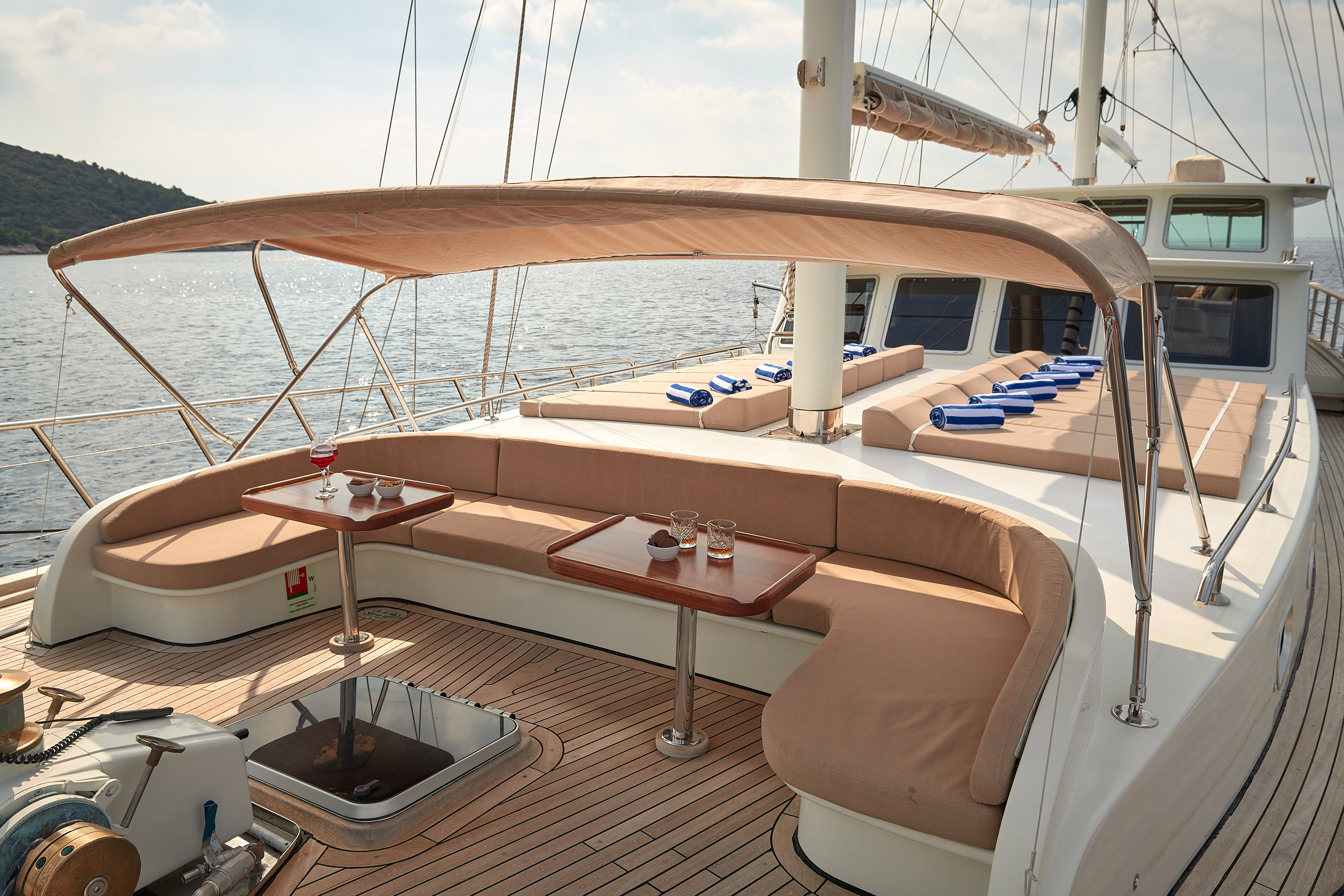 deck relaxation area  .jpg