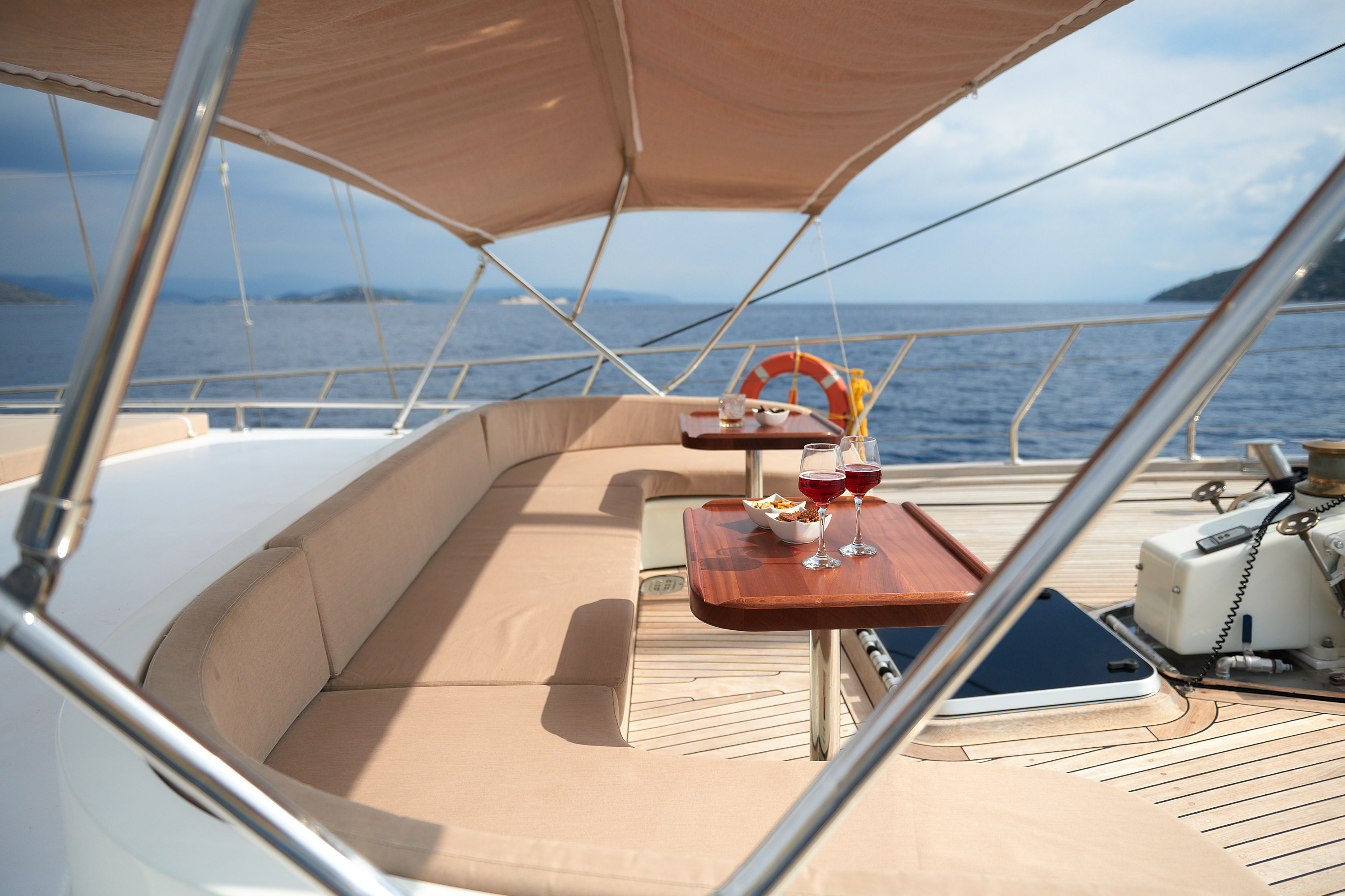deck relaxation area drinks.jpg