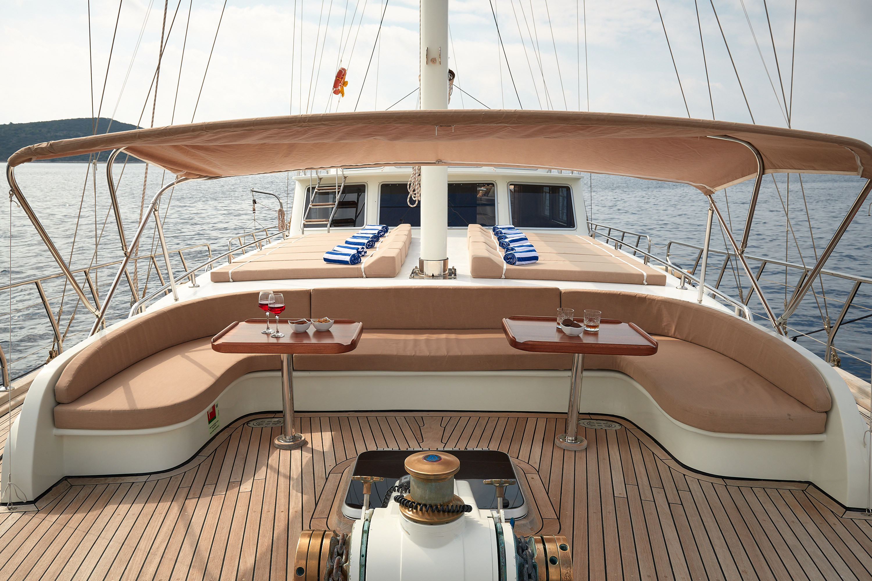 deck relaxation area.jpg