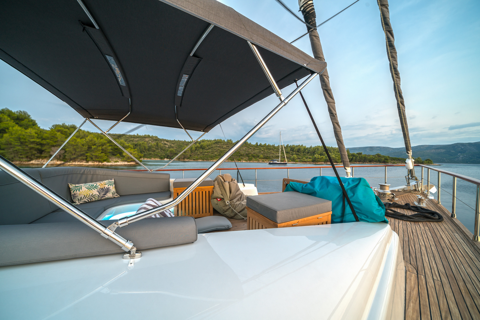 deck seating area.jpg
