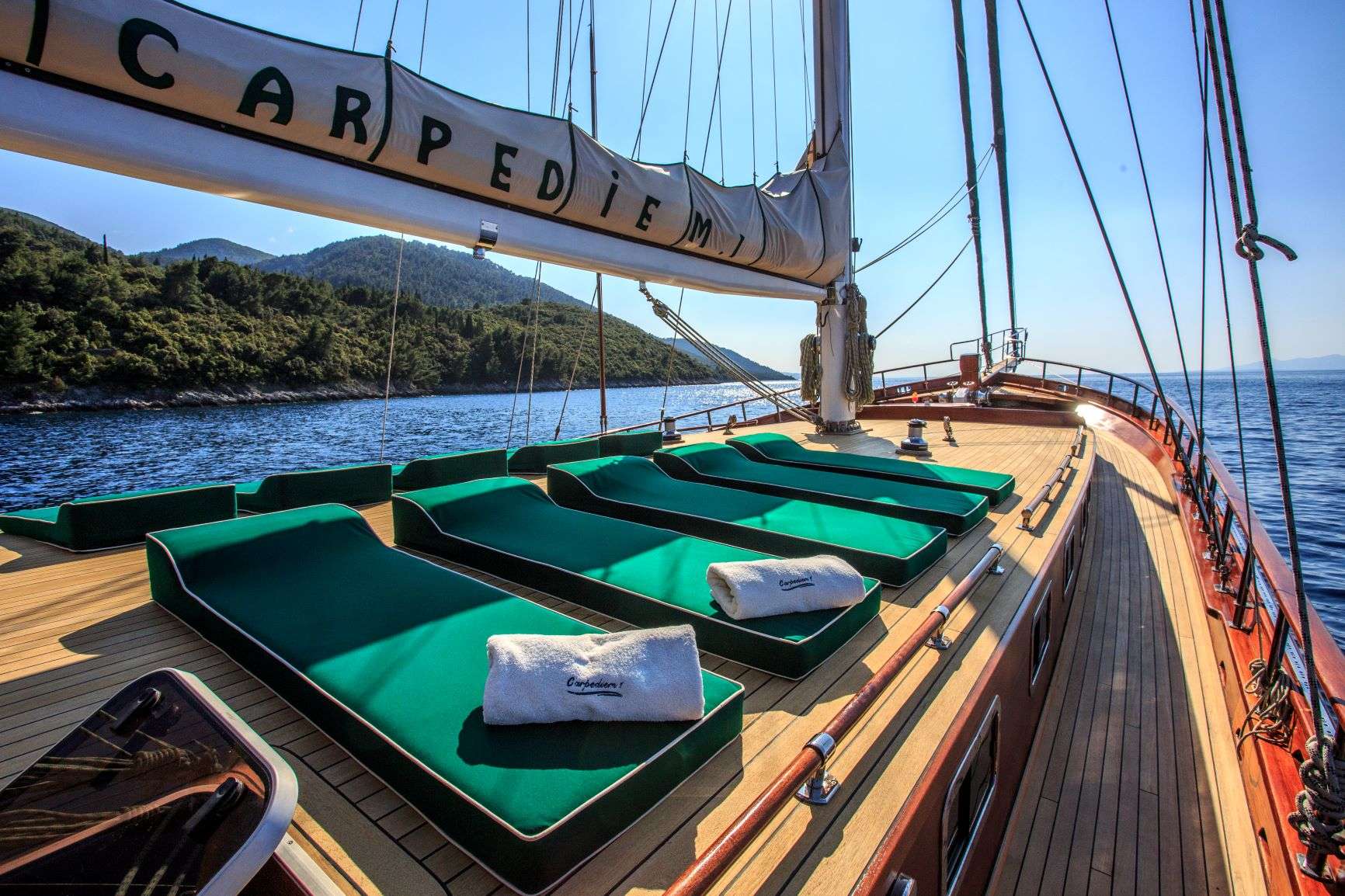 deck sunbathing area.jpg
