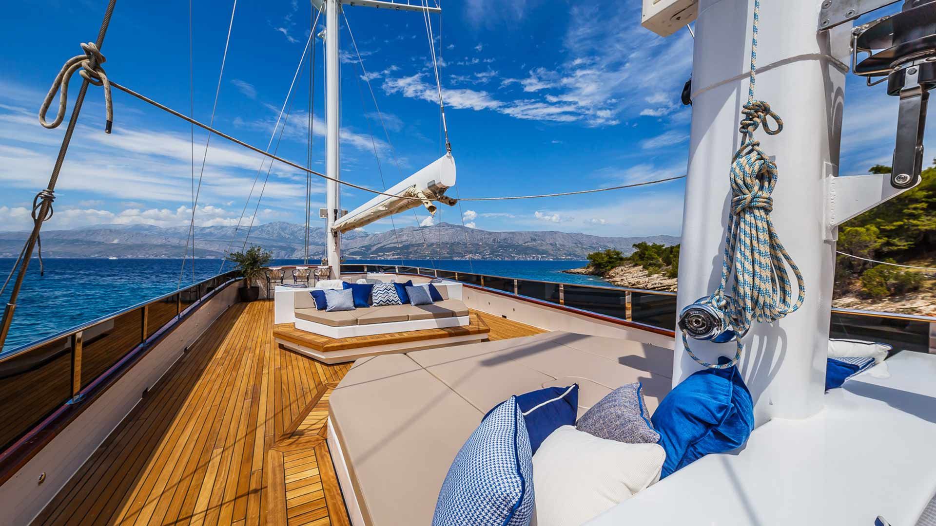 deck sunbathing areas.jpg