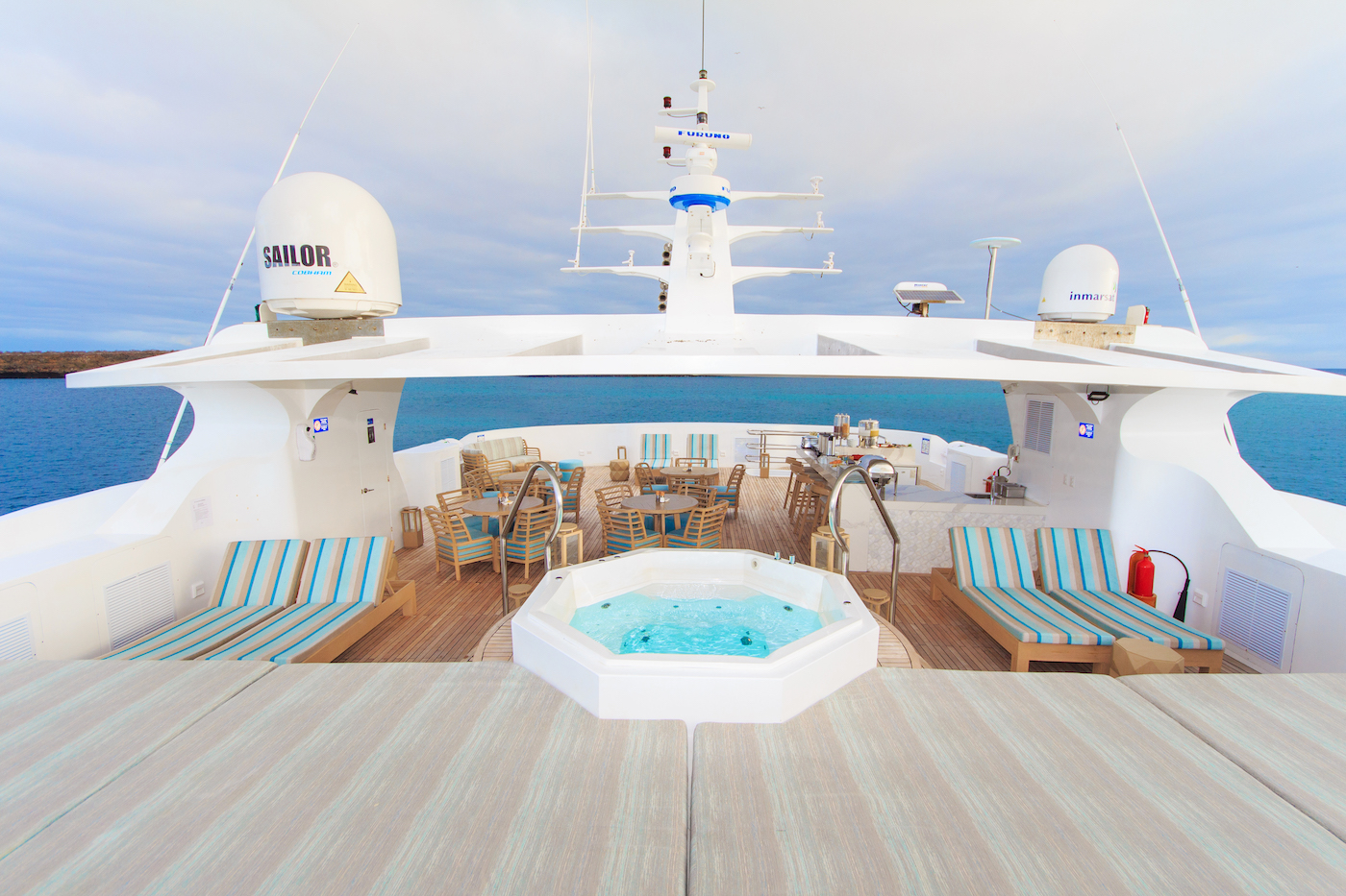 deck with Jacuzzi.jpg