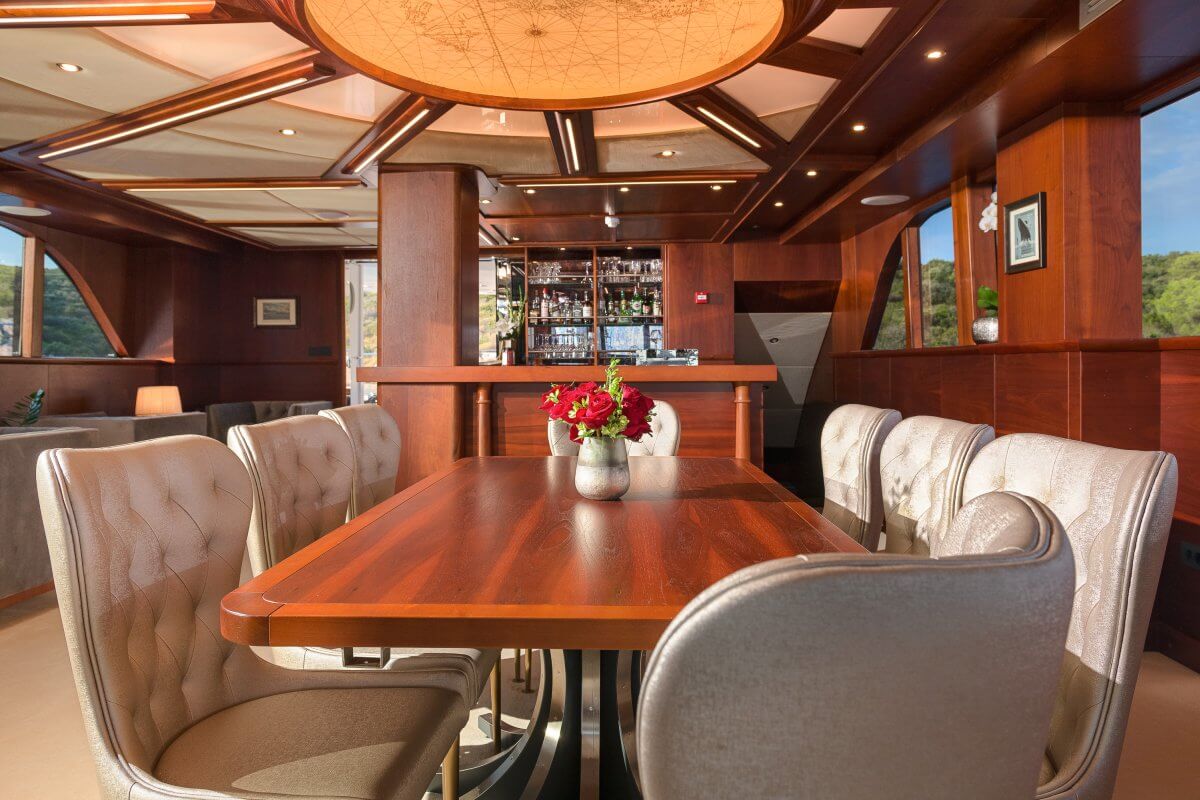 dining area in the saloon. .jpg