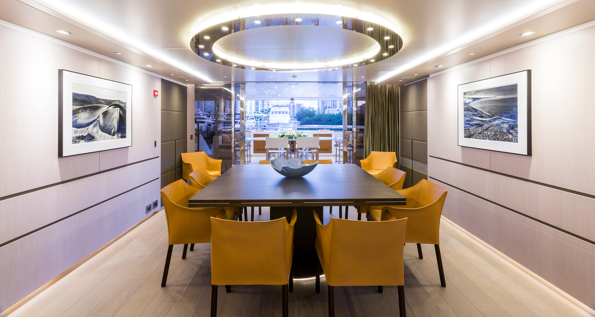 dining area looking at the main aft deck .jpg