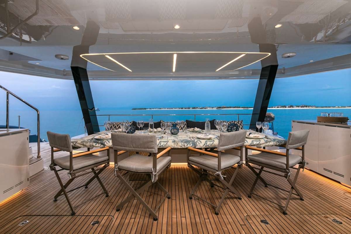 dining area sea views .jpg