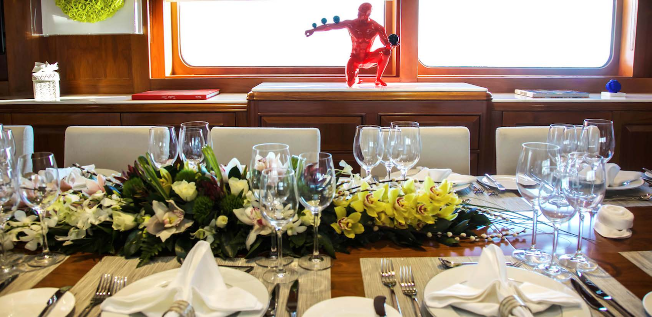 dining flower arrangement.png