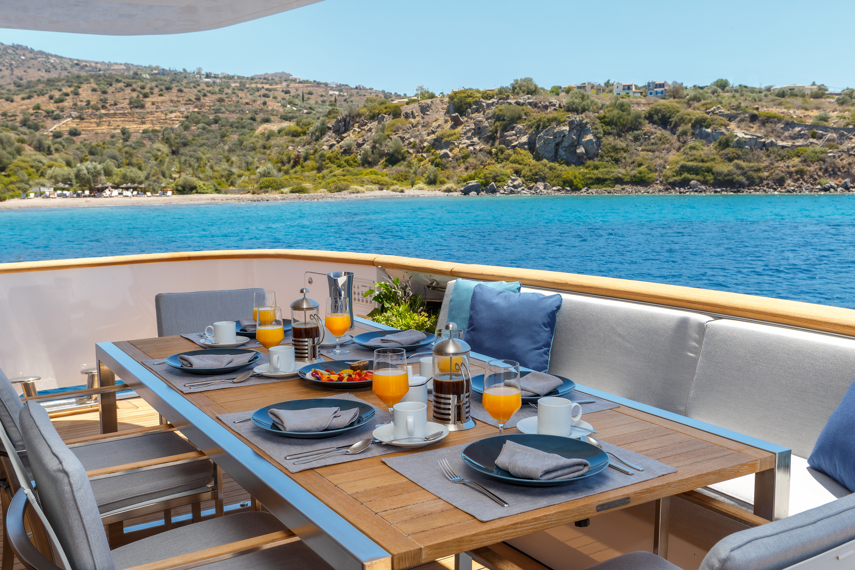 dining set up alfresco .jpg