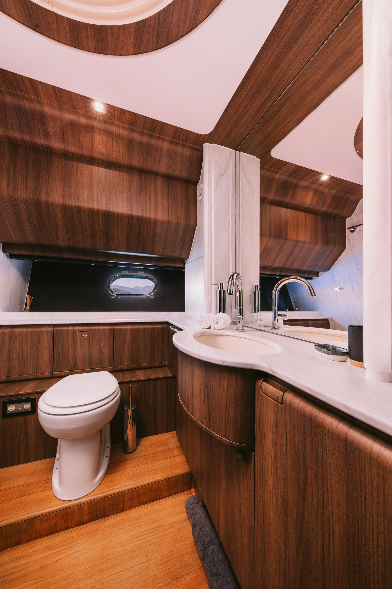 double bathroom .jpg
