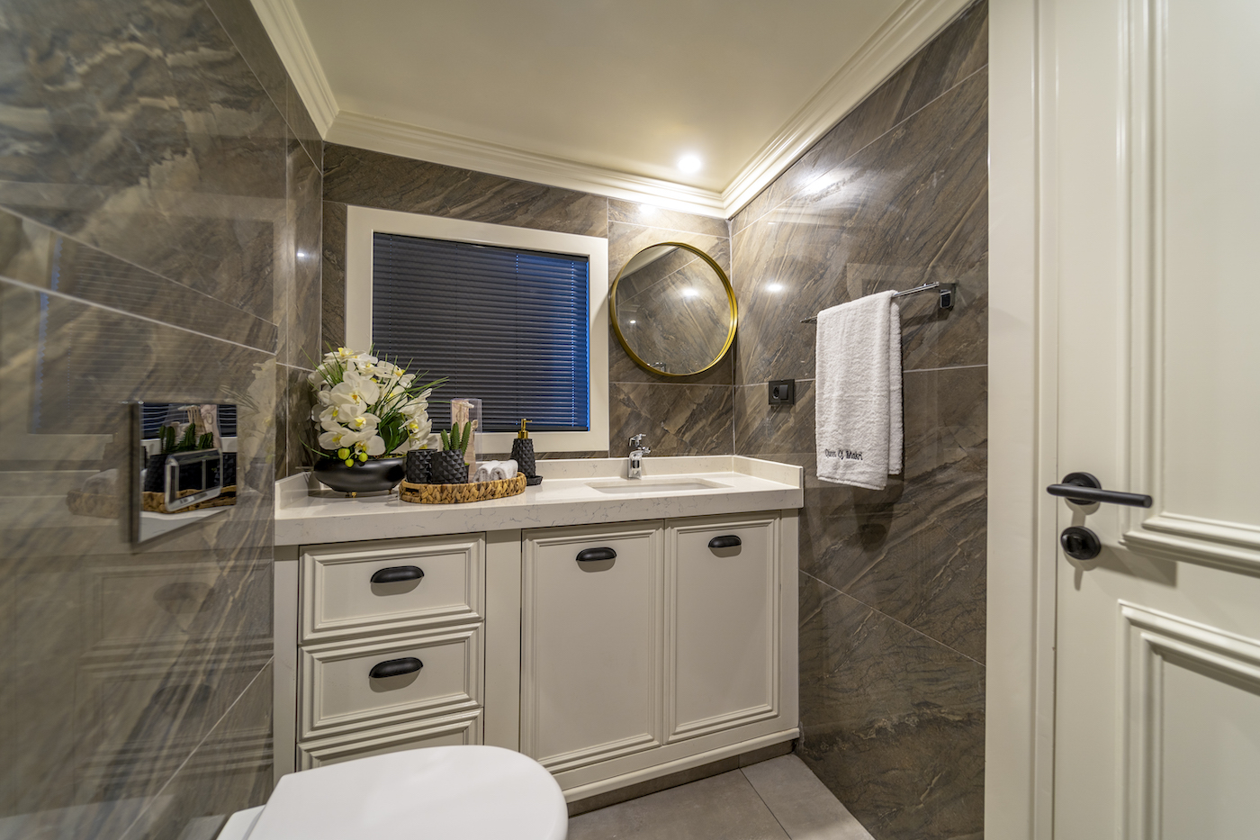 double cabin 3 bathroom .jpg