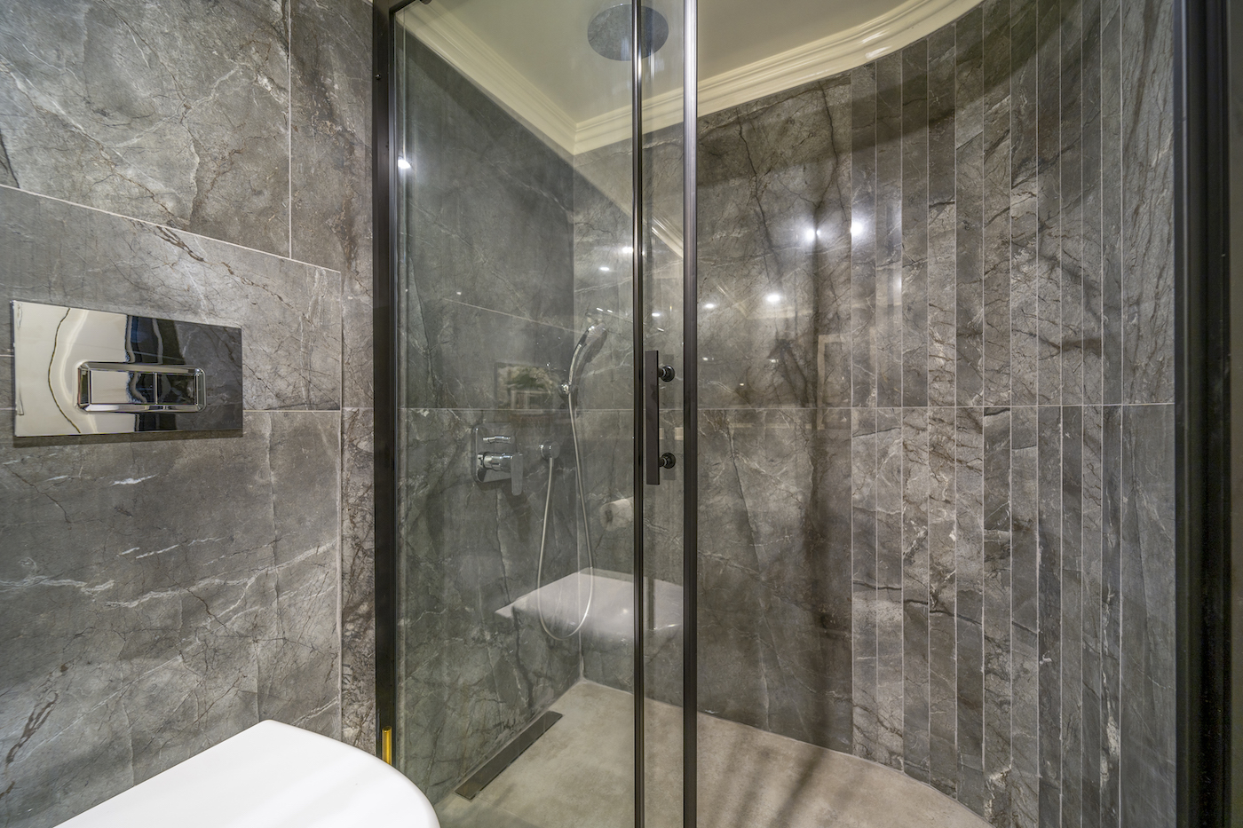 double cabin 4 bathroom .jpg