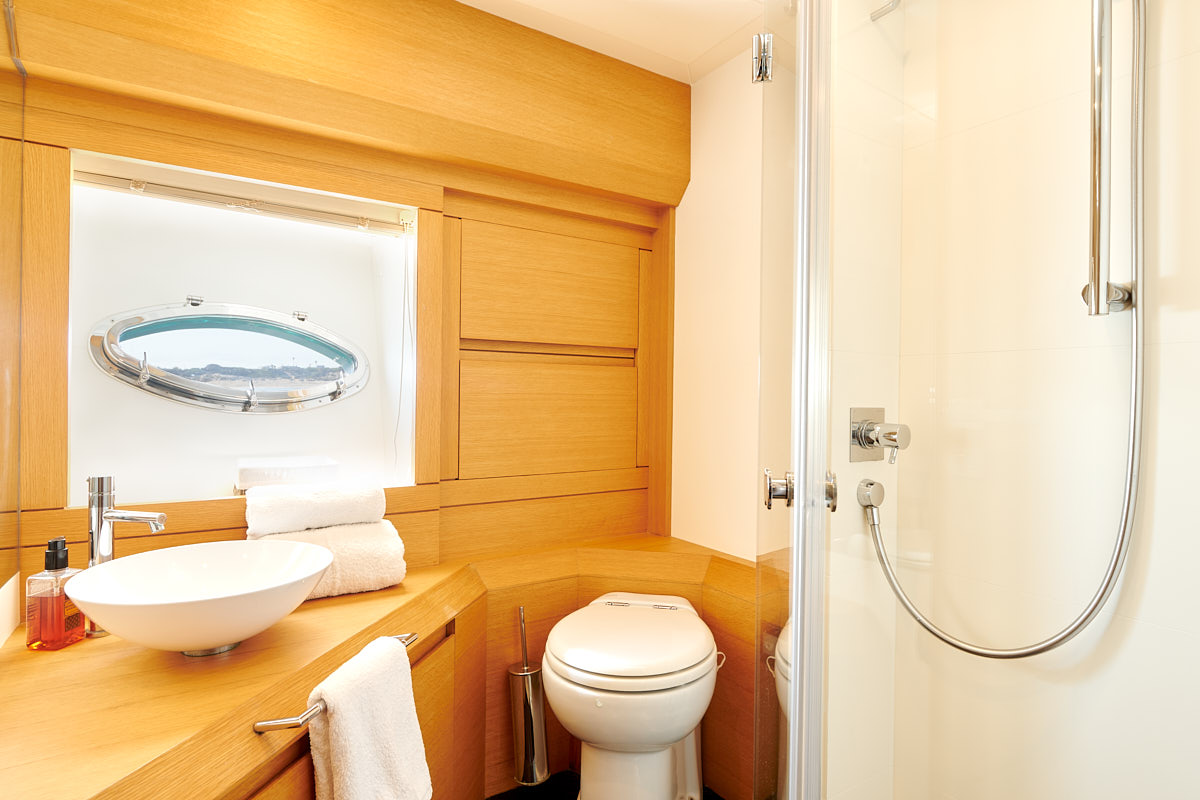 double cabin ensuite bathroom .jpg