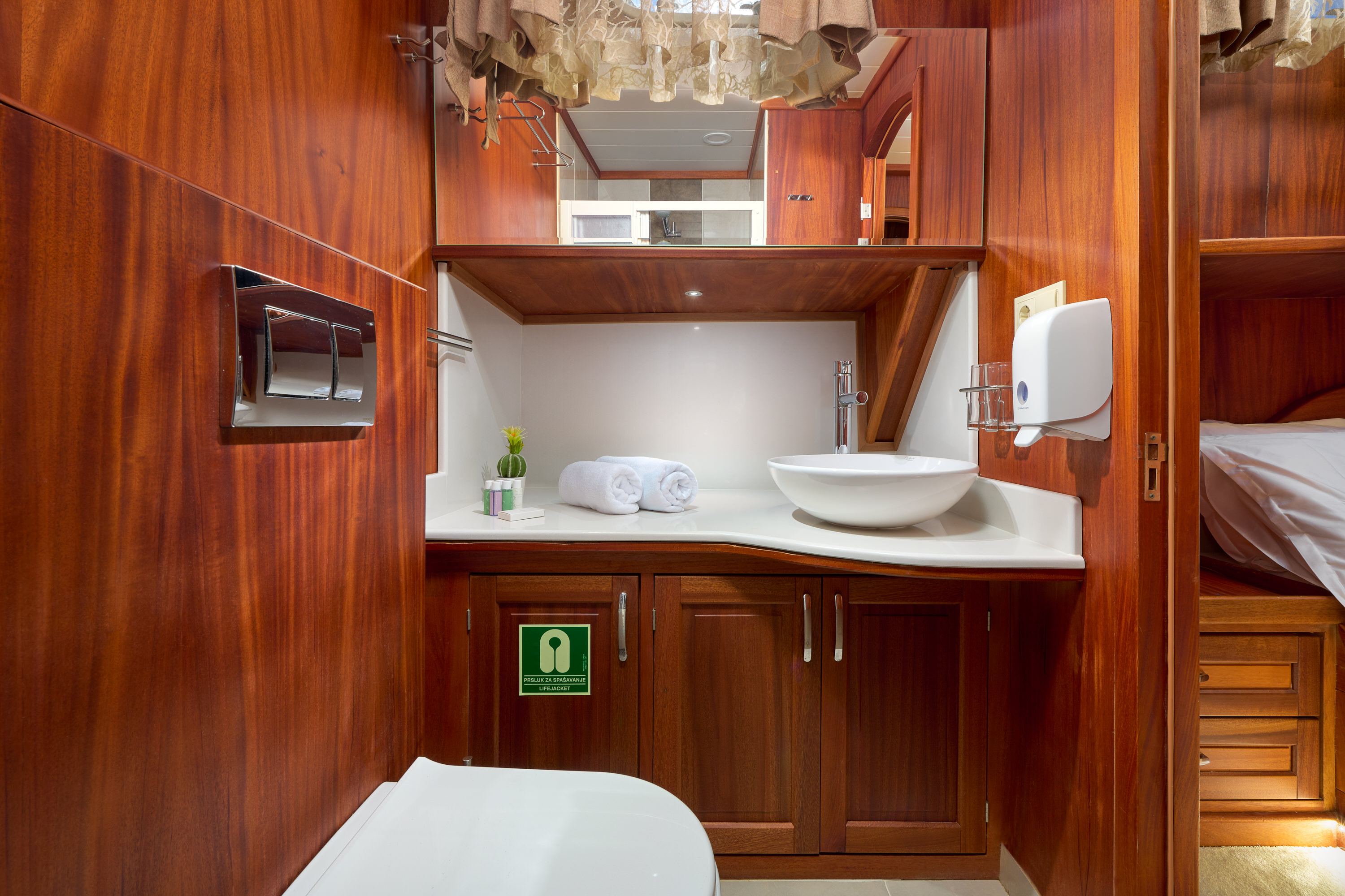 double guest cabin  ensuite.jpg