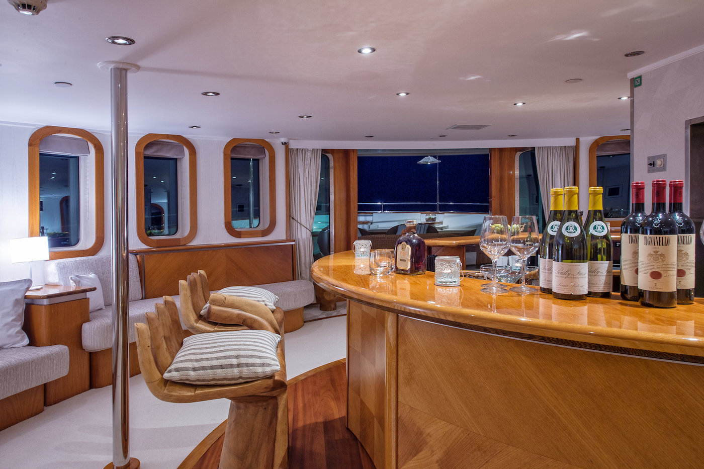 elegant bar area.jpg
