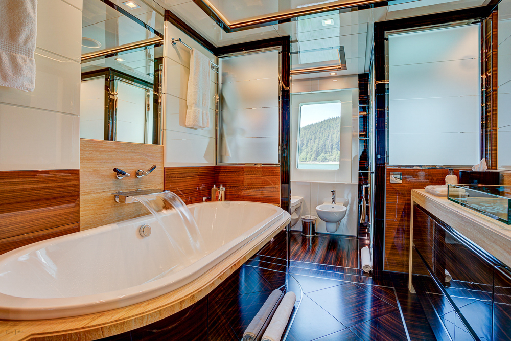 en suite owner bathroom.jpg