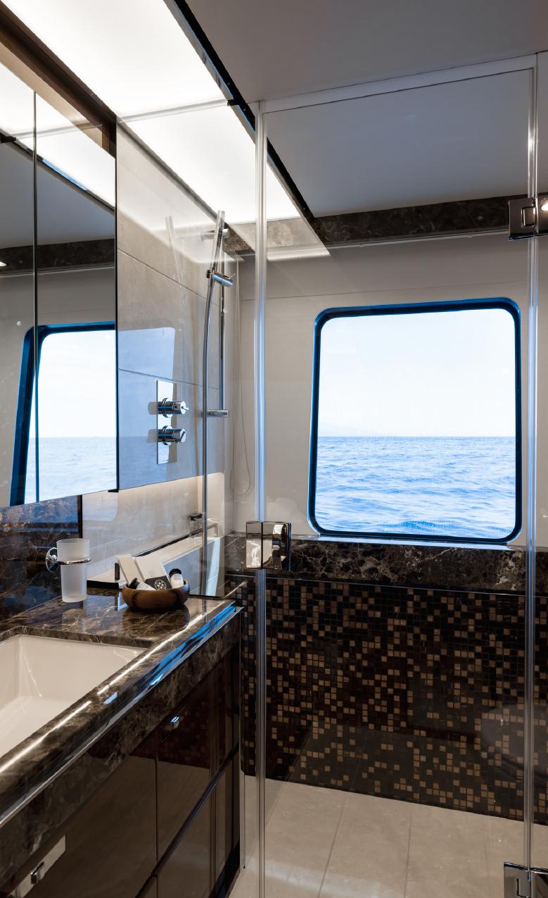ensuite bathrom .jpg