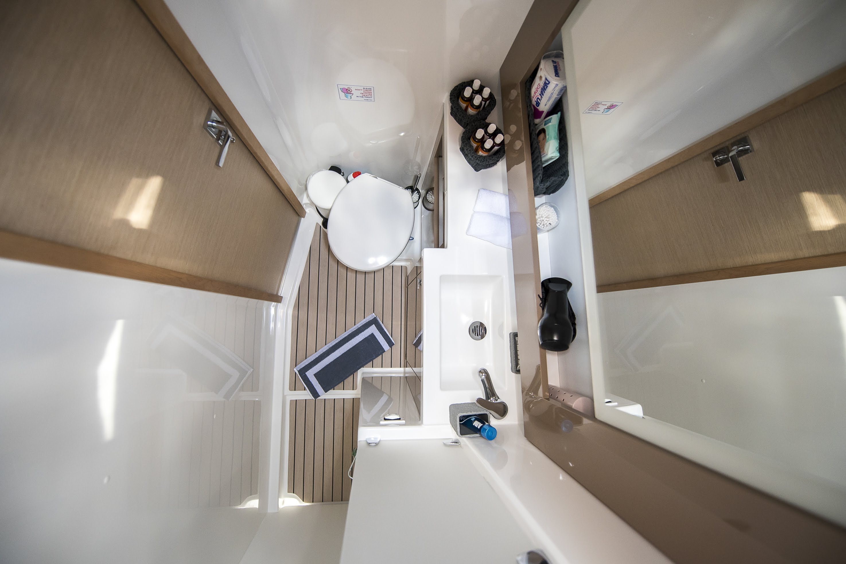 ensuite bathroom double cabin.jpg