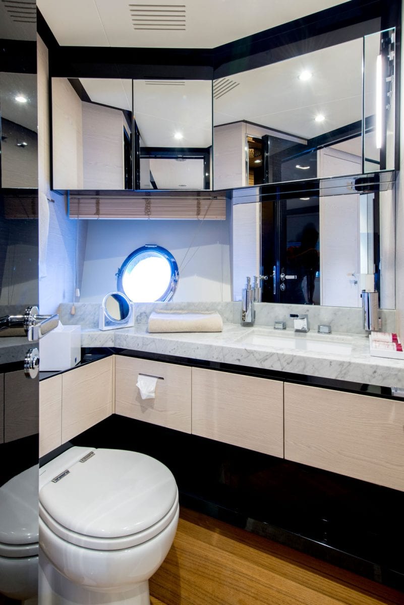 ensuite bathroom guest.jpg