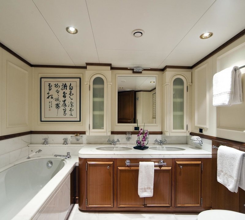ensuite master bathroom .jpg