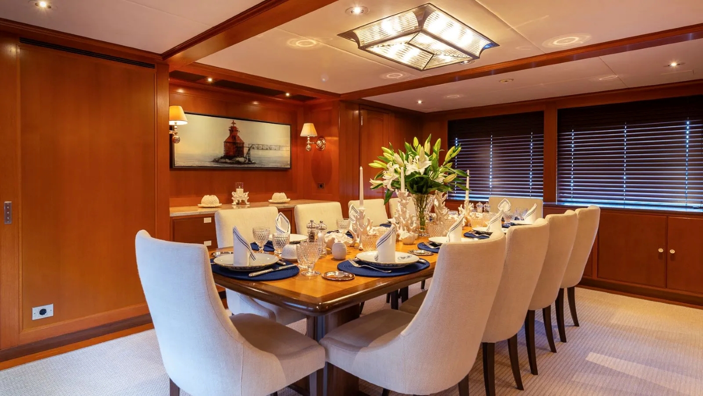 enterior dining area 01.jpg