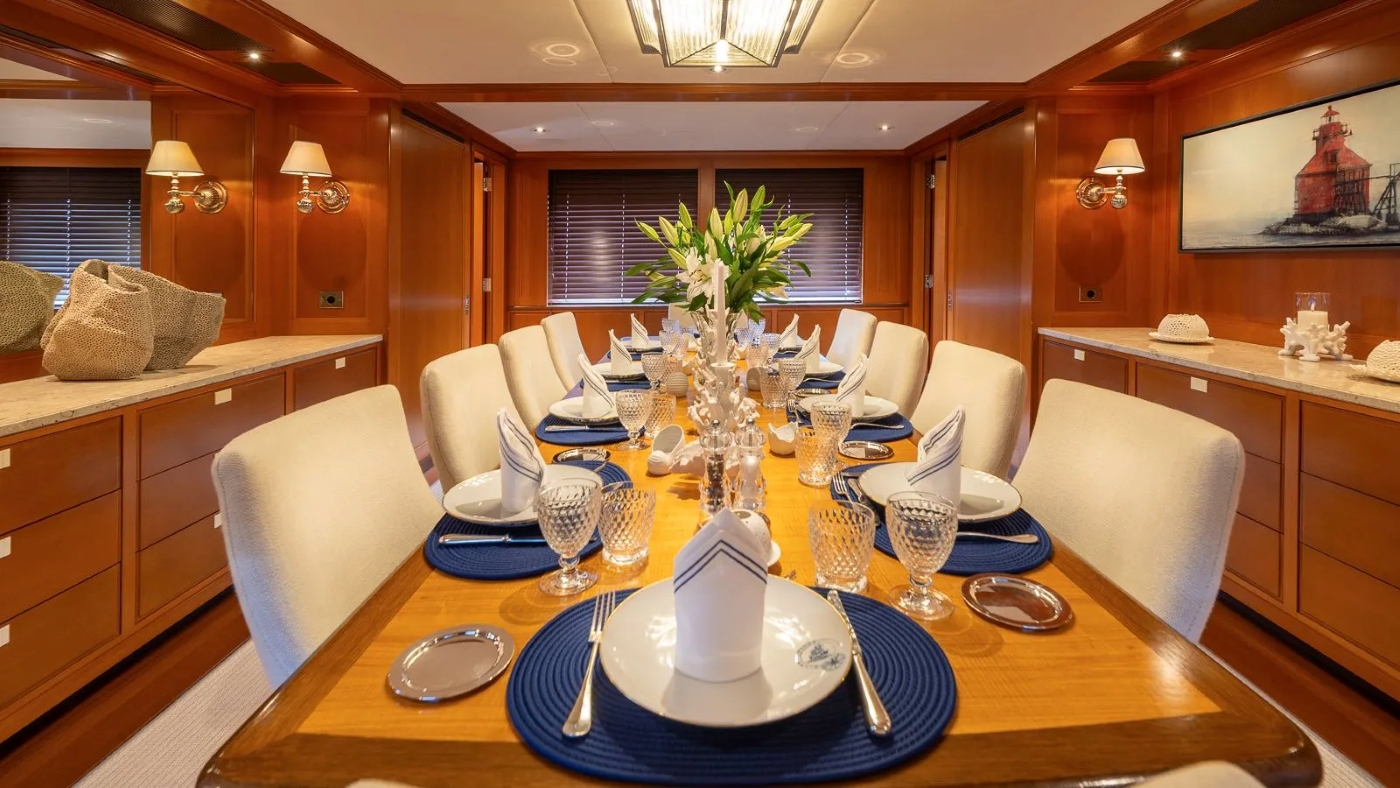 enterior dining area 02.jpg