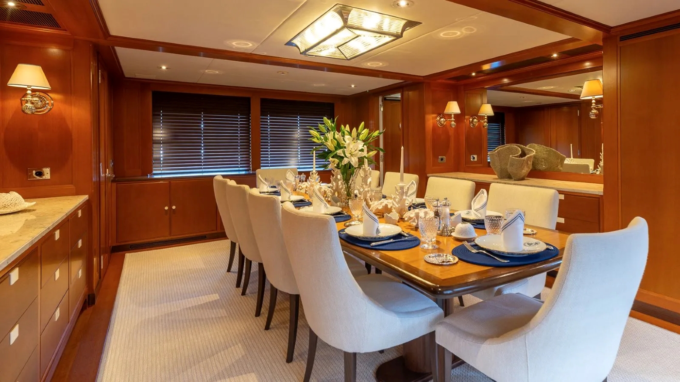 enterior dining area.jpg