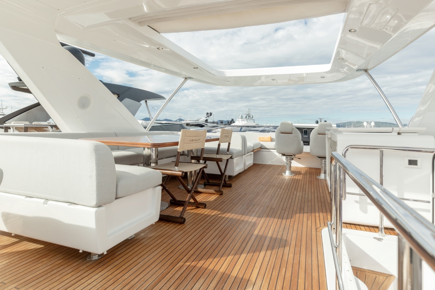 exterior Dining area 01.jpg